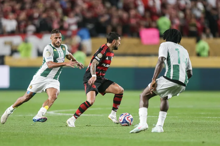De Arrascaeta em jogo pelo Mundial de Clubes contra o Esperance,