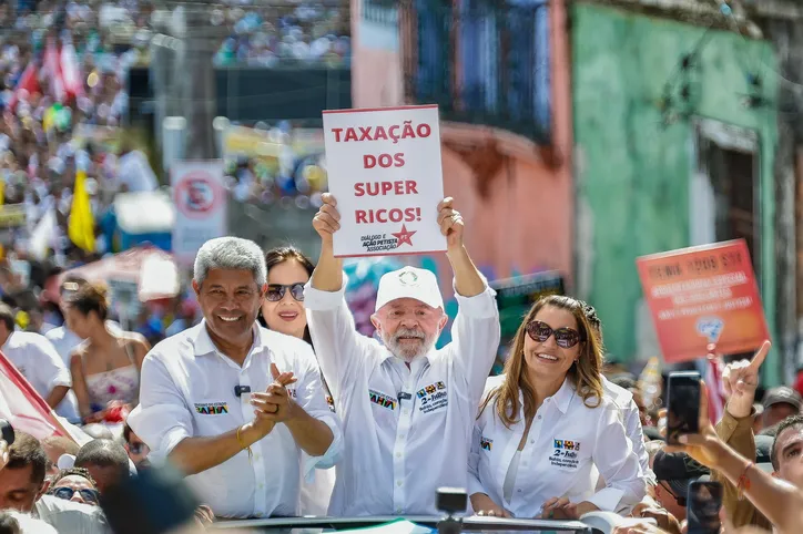 Presidente Lula durante cortejo ao 2 de Julho, em Salvador, na última semana
