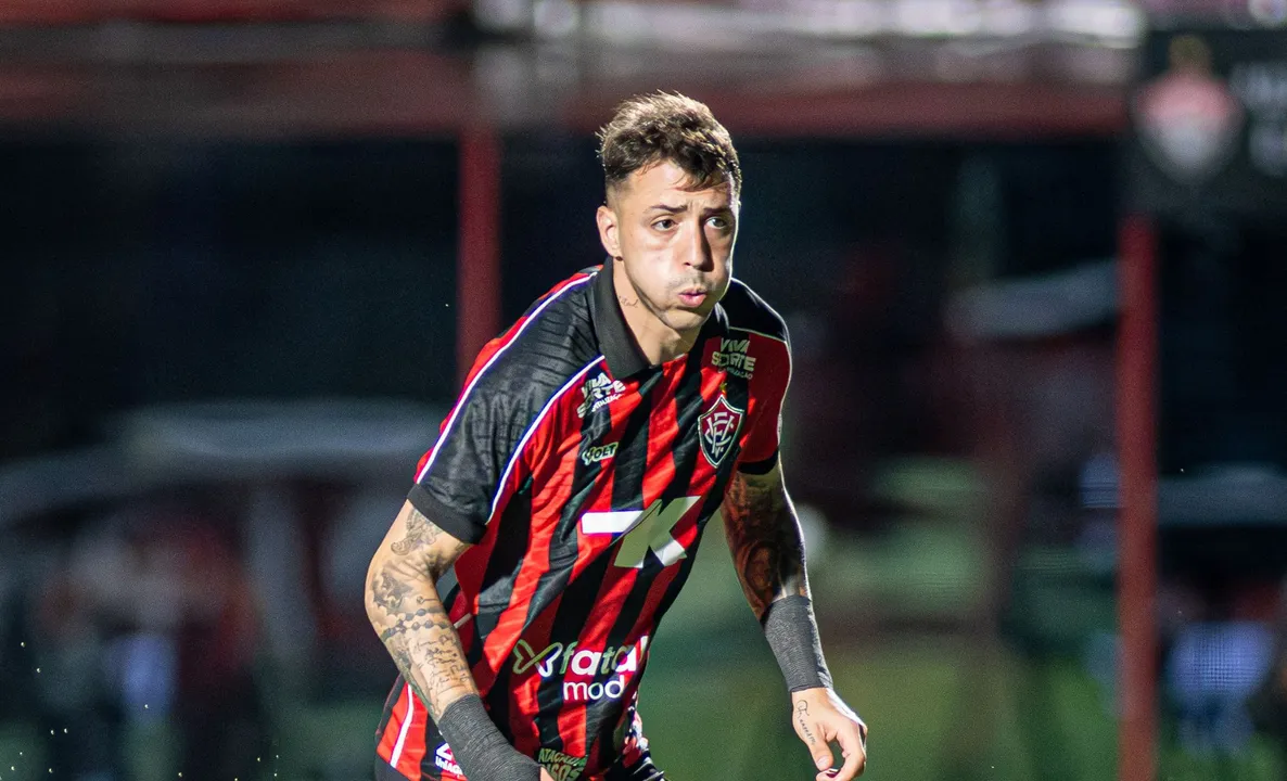 Renzo López, atacante do Vitória