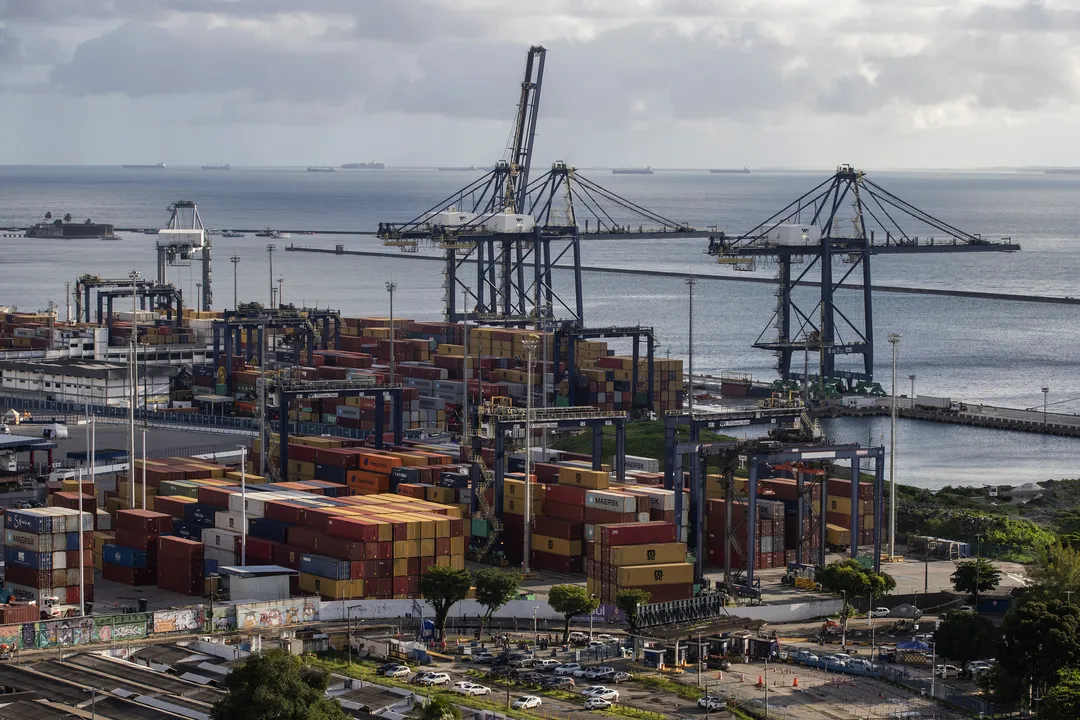 Na foto: Porto de Salvador.