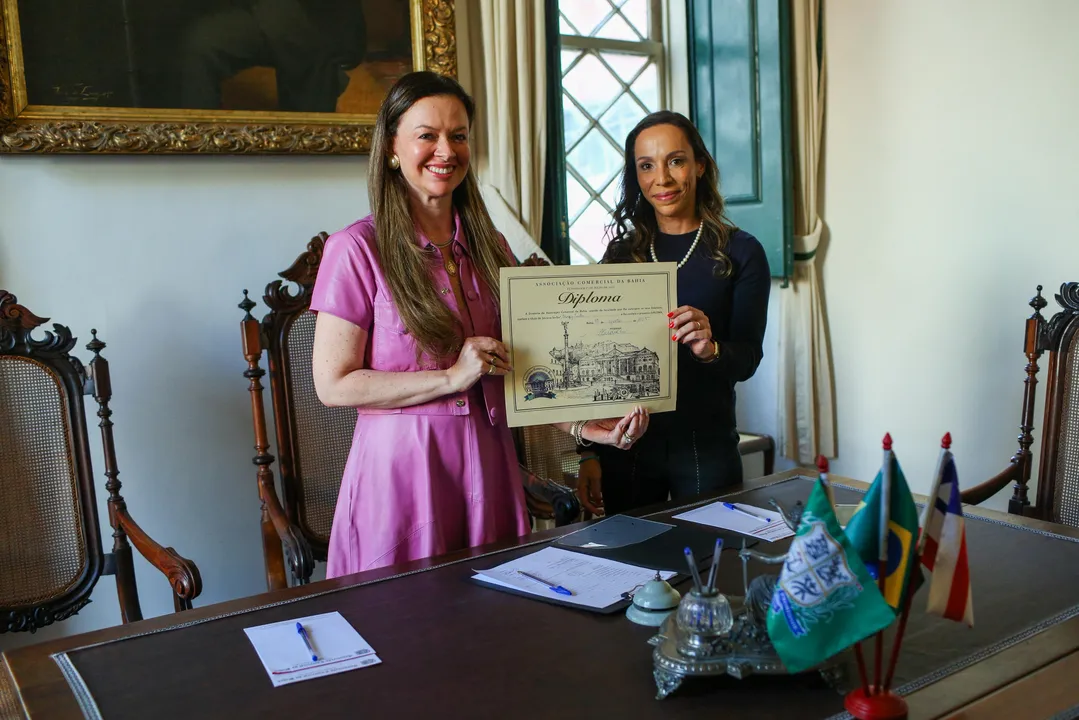 Isabela Suarez, presidente da ACB,  e  Carolina Sampaio Batista, a diretora de Comunidade, Relações Governamentais e Institucionais e Jurídica da Energy Fuels Inc.