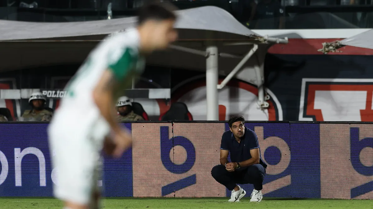 Impaciência de Abel Ferreira domina coletiva após empate com Vitória