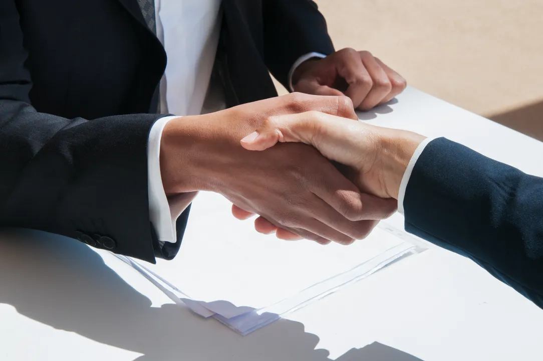 Contrato de trabalho pode ser firmado de forma expressa (escrita) ou tácita (implícita)