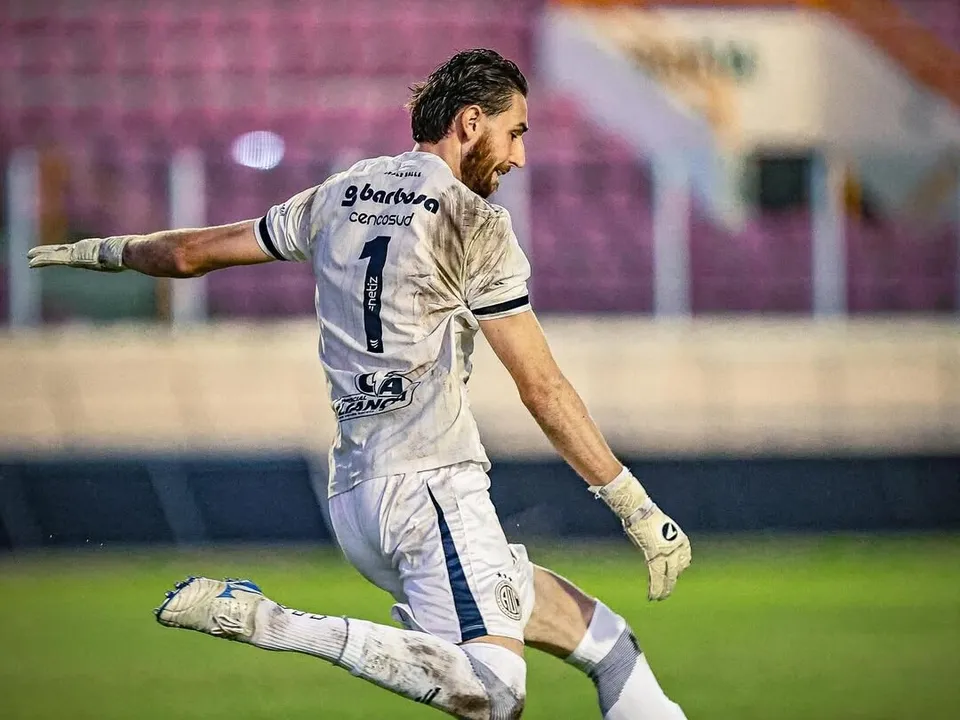 Goleiro Felipe Scheibig deixou o Confiança