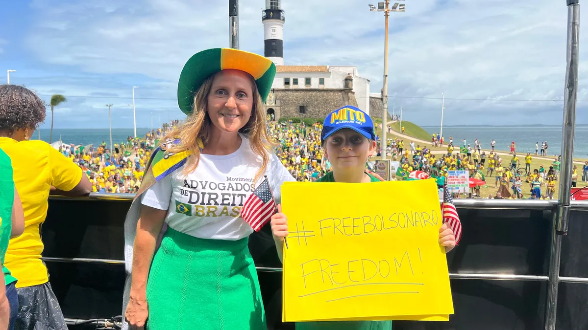 Advogada criminalista Adriana Abreu e seu filho