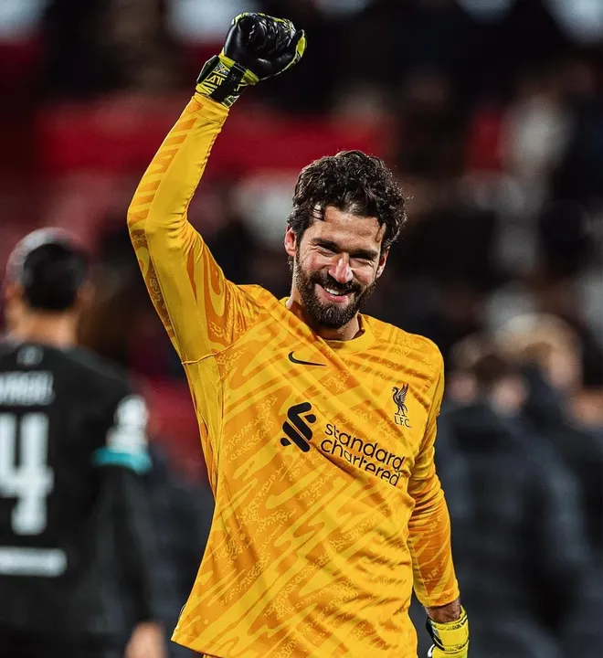 Alisson concorre a prêmio de melhor goleiro do mundo
