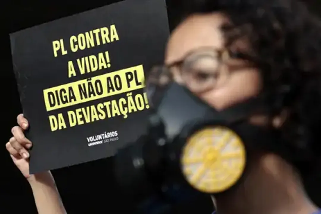 Manifestantes protestamcontra PL da Devastação