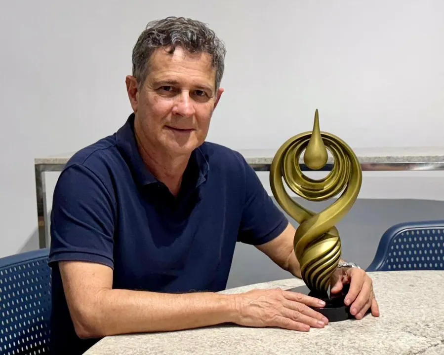 André Moreno celebra mais uma edição do prêmio com troféu assinado por ele