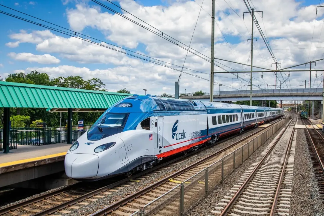 Trem vai circular  no Corredor Nordeste que conecta Washington, Nova York e Boston
