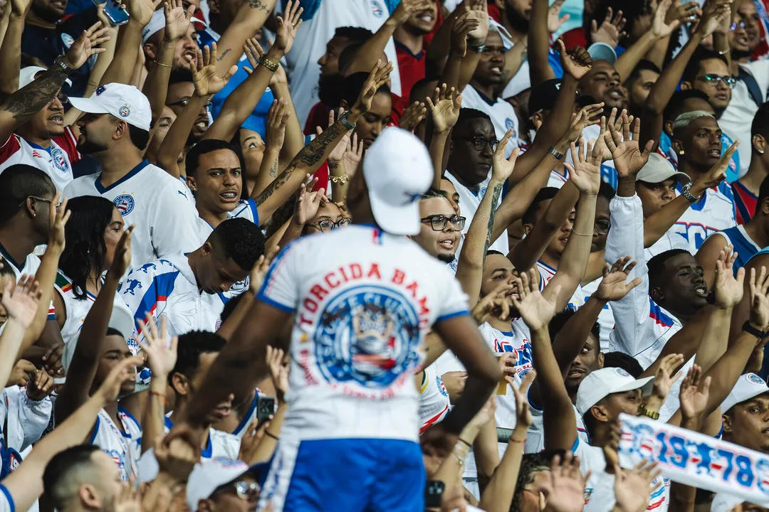 Após goleada de 5 a 1 para o Mirassol, torcida Bamor cobra mudanças no Bahia, respeito à camisa e postura da equipe em campo.