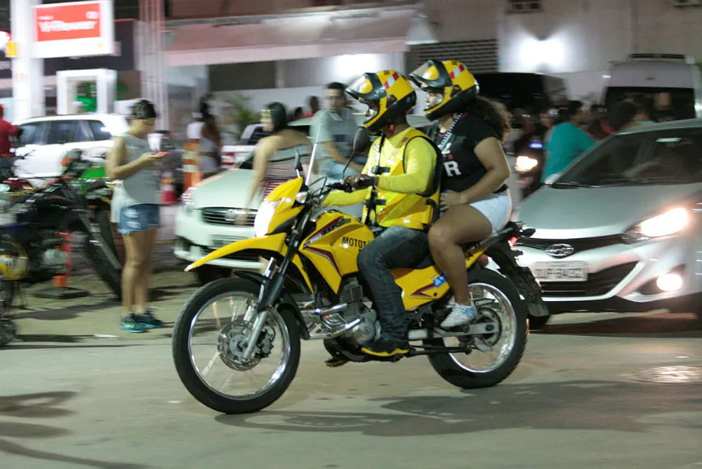 Aplicativo de mototáxi clandestino operava no RJ e lucrava mais de R$ 1 milhão por mês.
