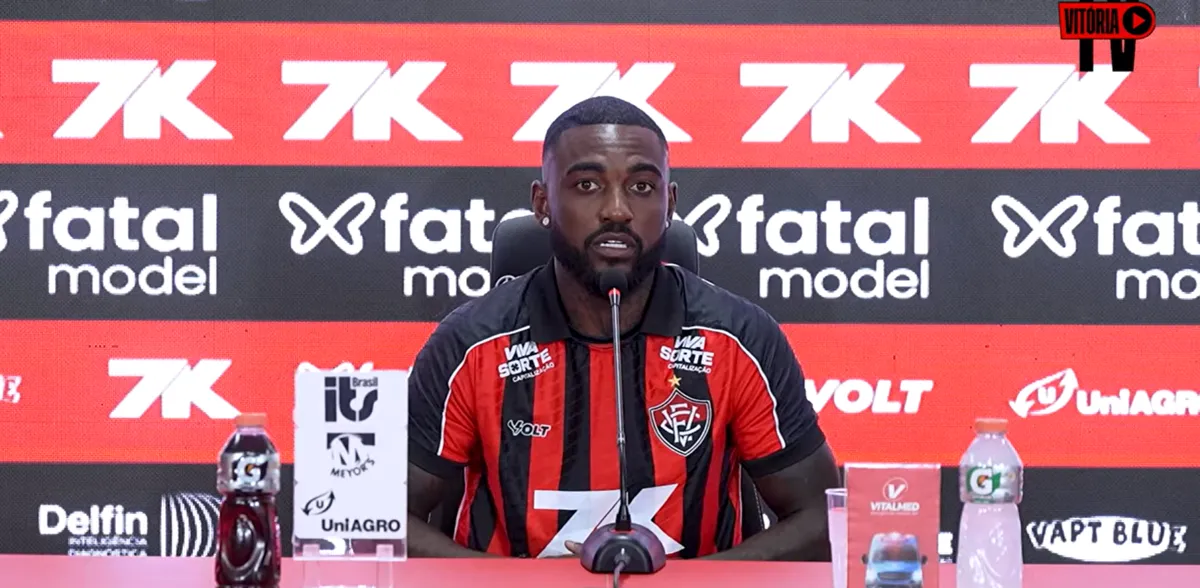 Ramon, novo lateral-esquerdo do Vitória