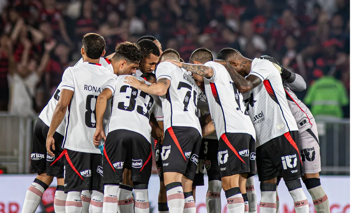 Jogadores do Vitória no Maracanã antes de encarar o Flamengo