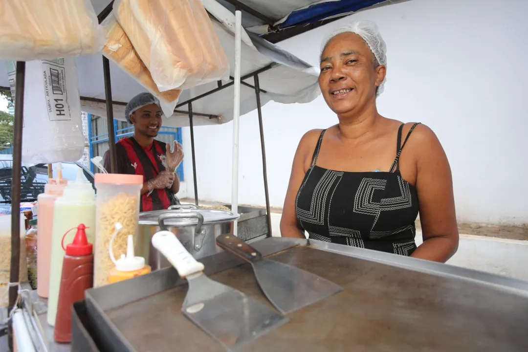 A vendedora Valdirene Santos