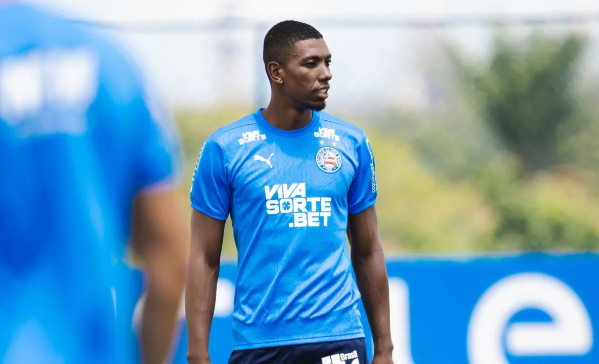 Kanu em treino pelo Bahia