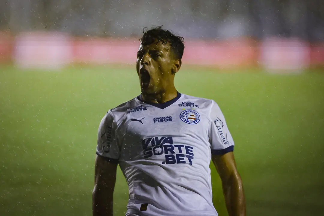 Lucho Rodríguez brilha atuando na ponta, marca gol e ajuda o Bahia a vencer o Confiança na final da Copa do Nordeste 2025, consolidando sua importância no time