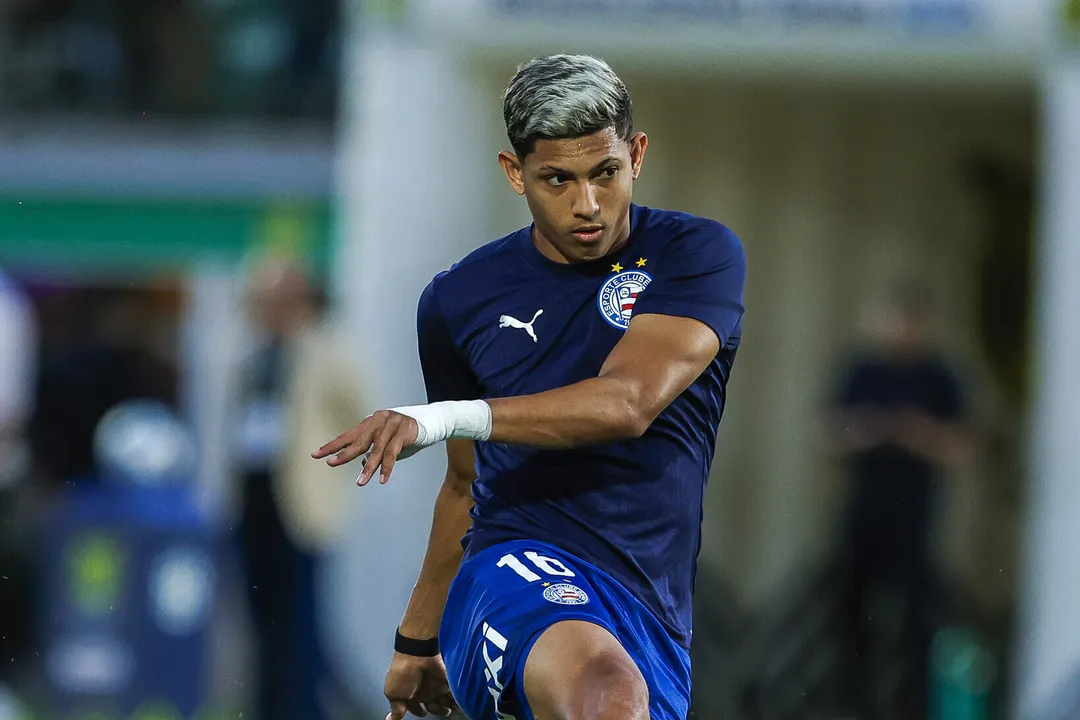 Erick Pulga se lesionou aos 16 minutos na derrota do Bahia para o Mirassol. O atacante passará por reavaliação médica e preocupa o técnico Rogério Ceni para os próximos jogos