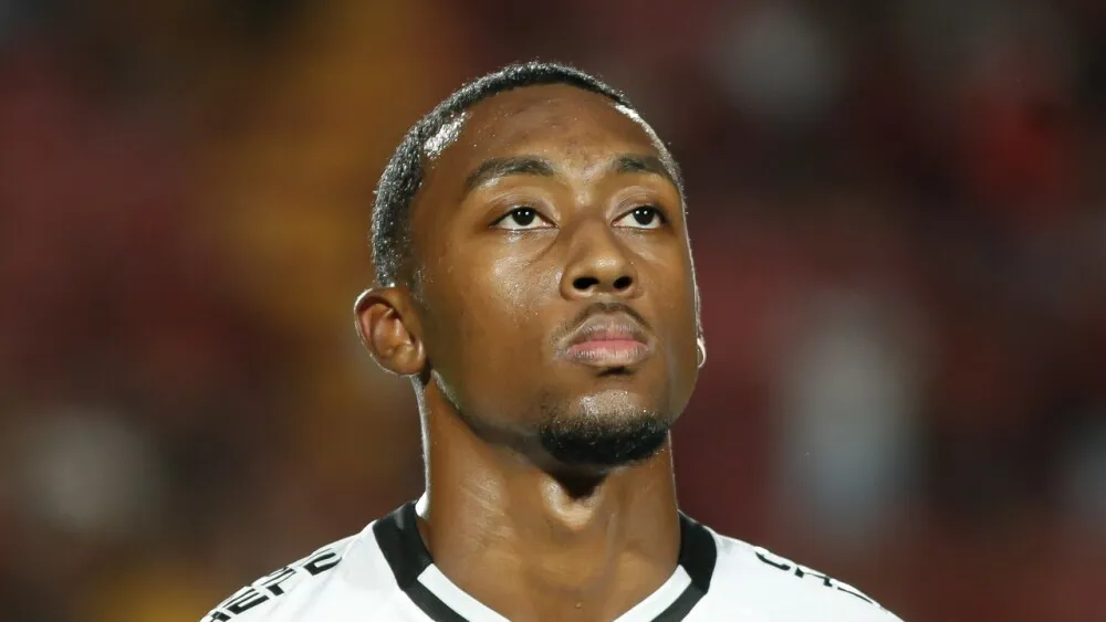 Luiz Gustavo joga pelo Vasco