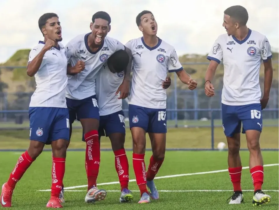 Esquadrãozinho venceu o IAPE por 3 a 0