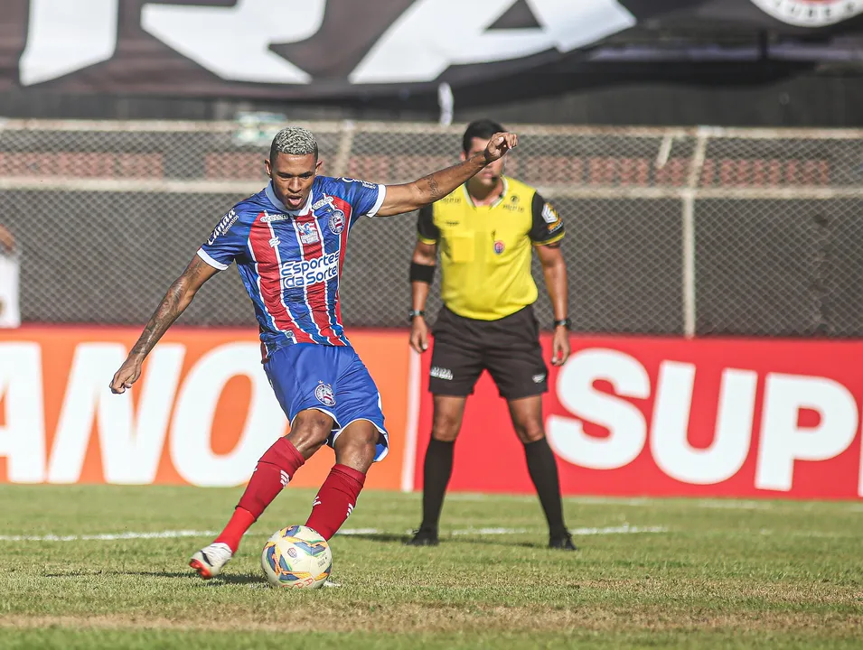 O Bahia confirmou a saída definitiva de Diego Rosa para o Apoel FC, do Chipre. O clube baiano manterá 50% dos direitos econômicos do meia e poderá lucrar com metas futuras.