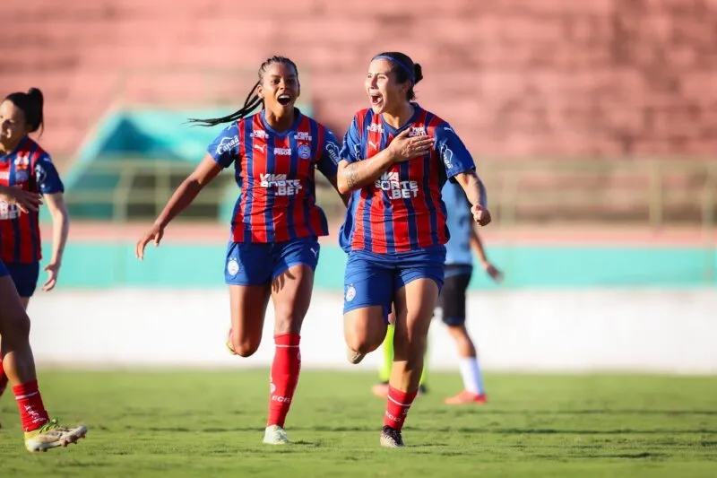 Gica comemora o gol da classificação das Mulheres de Aço em Feira de Santana