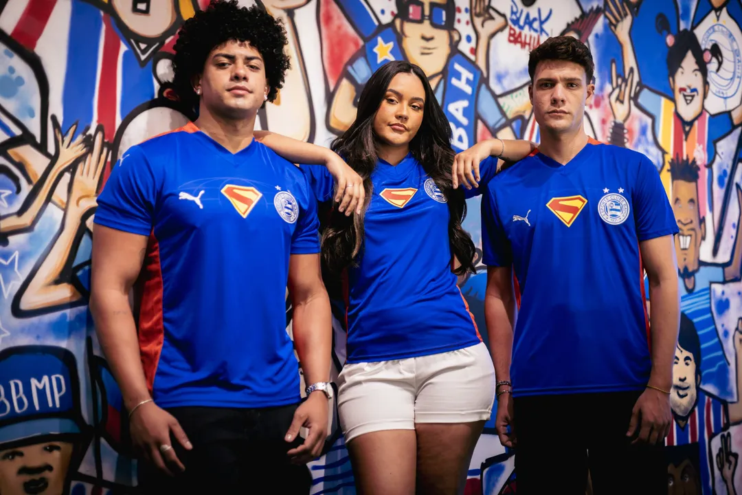 Camisa inspirada no Superman foi lançada oficialmente nesta terça-feira, 8