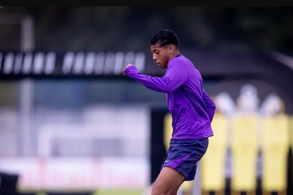 Bahia confirma a contratação de Kauê Furquim, atacante de 16 anos revelado pelo Corinthians. O jovem já está no BID da CBF e vai atuar pelo Sub-20 do Esquadrão.