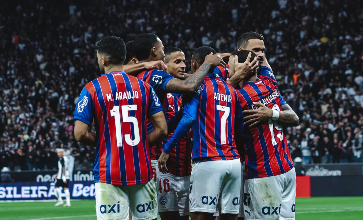 Jogadores do Bahia comemorando triunfo sobre o Corinthians