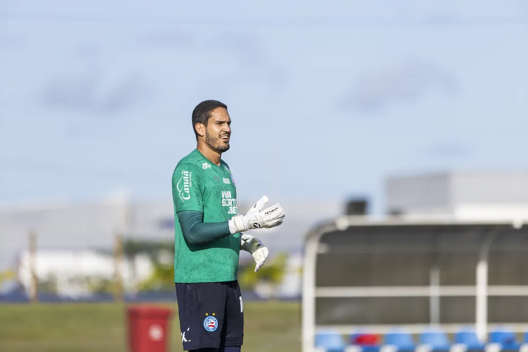 Goleiro Ronaldo durante treino do Bahia