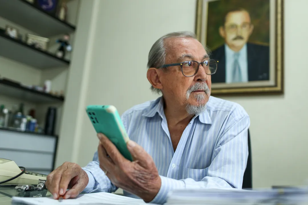 José Rosenvaldo, 82 anos, utiliza a tecnologia nos seus estudos, uma pós-graduação em Direito:  ‘Se parar, o cérebro  enferruja’