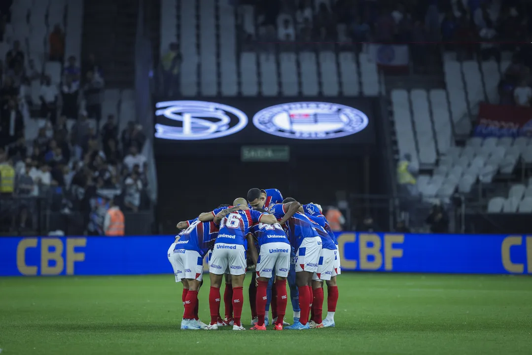Bahia enfrenta o Corinthians na Neo Química Arena neste sábado, buscando superar o retrospecto negativo em São Paulo e se manter entre os quatro primeiros do Brasileirão 2025.