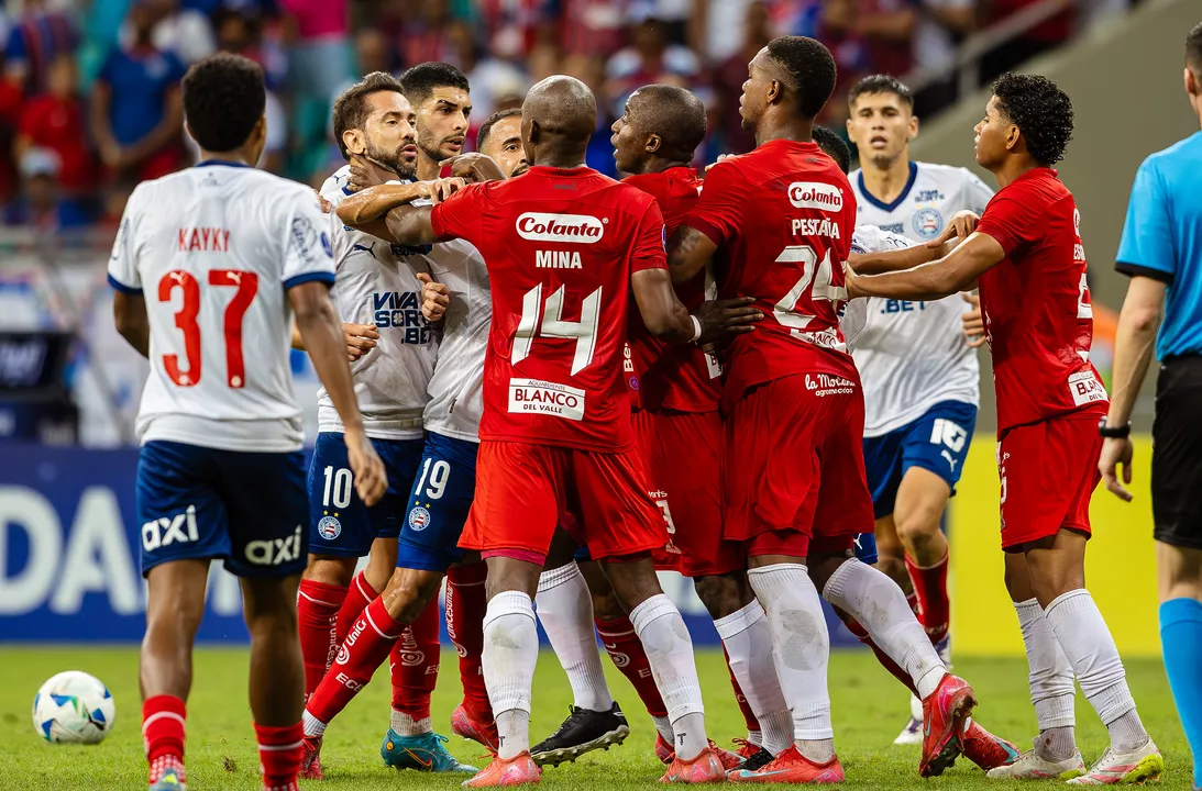 No jogo decisivo da Copa Sul-Americana 2025, o Bahia visita o América de Cali com a missão de vencer e avançar. Conheça o histórico e o desempenho do adversário contra equipes brasileiras.