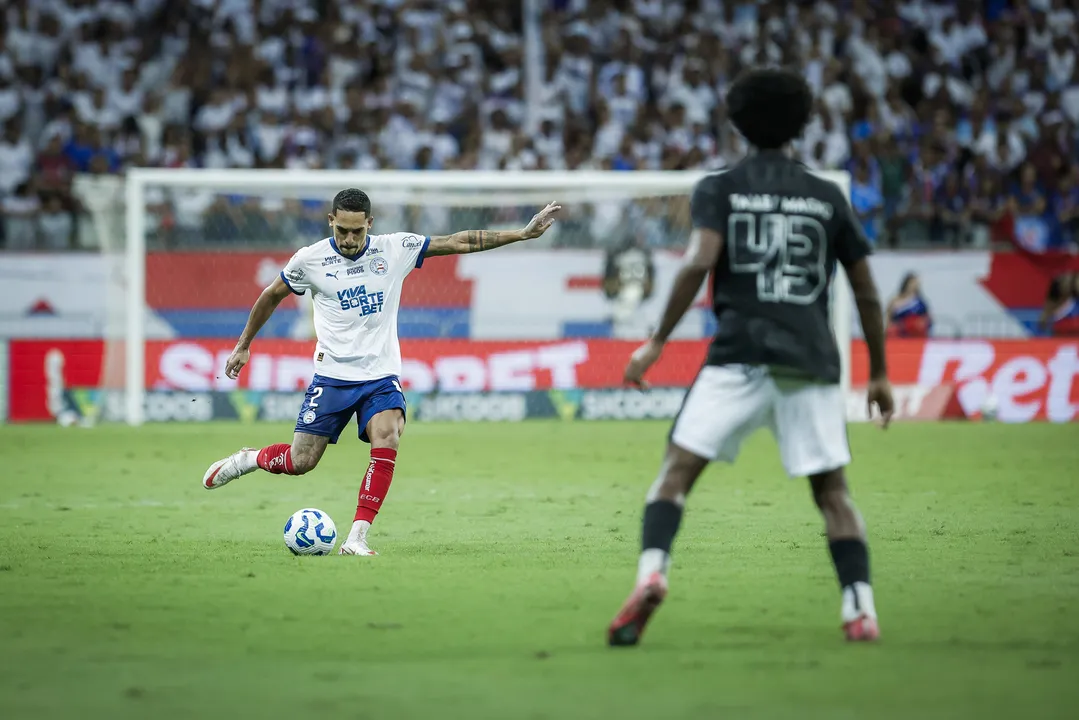 Gilberto lança a bola