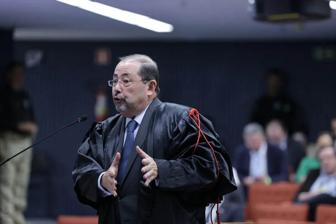Advogado Celso Vilardi faz a defesa de Jair Bolsonaro no julgamento da trama golpista