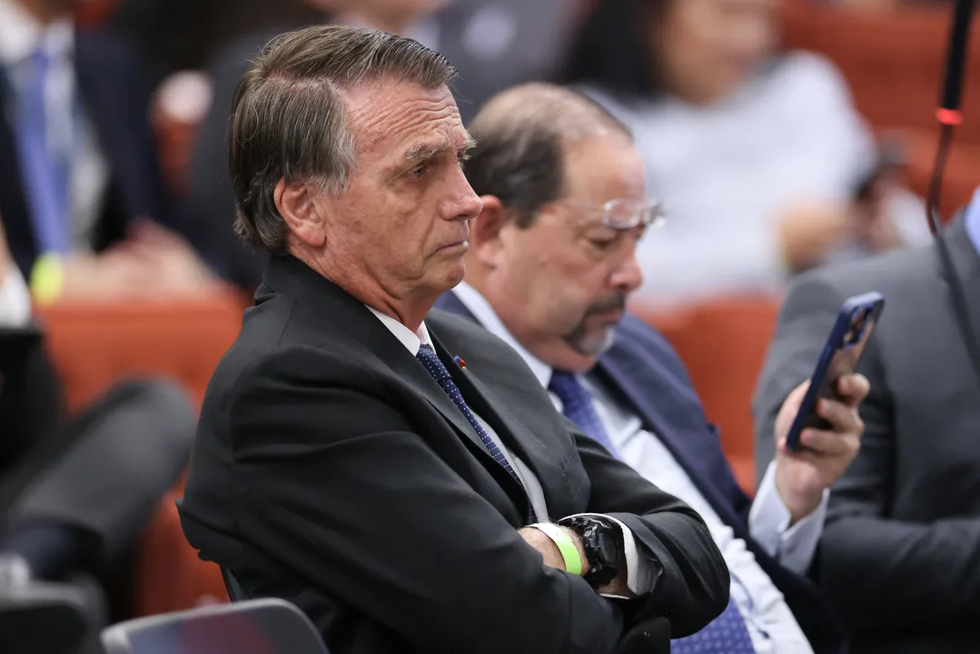 Bolsonaro recebe apoio de ex-ministros