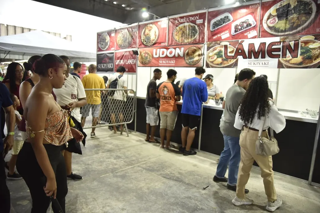 A praça de alimentação do Bon Odori 2025