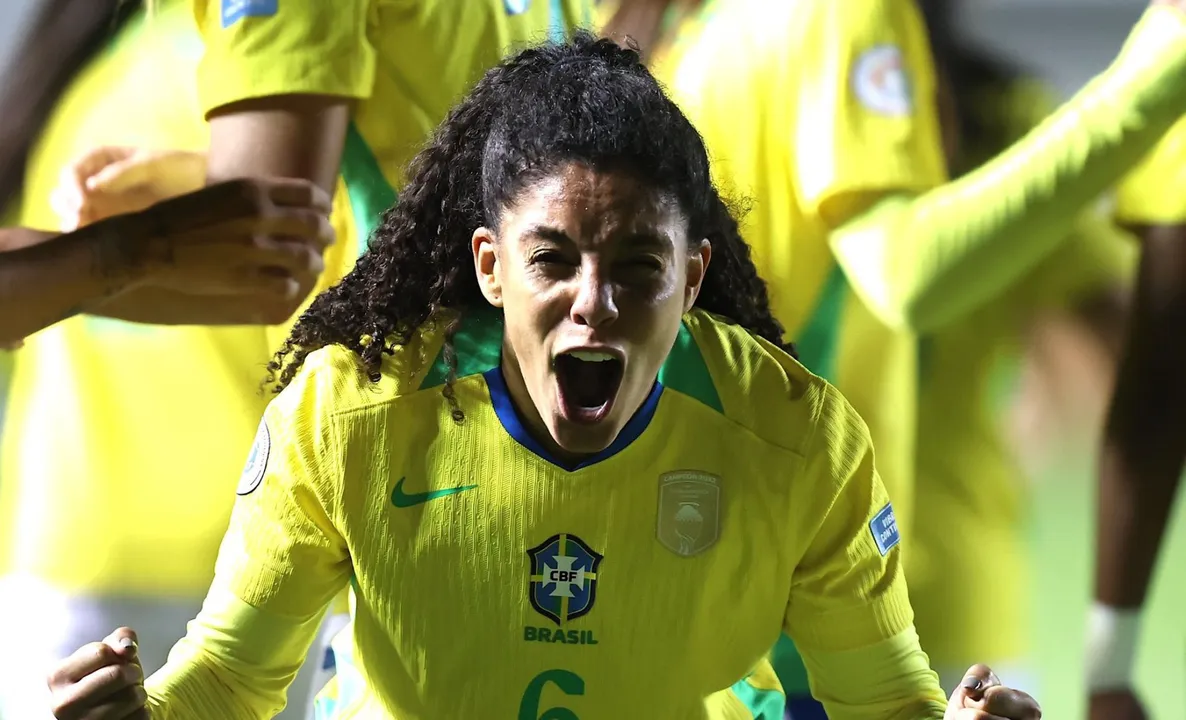 Yasmin, meio-campista da Seleção Brasileira