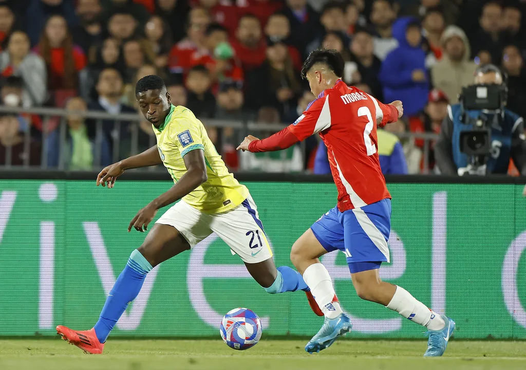 Seleção Brasileira domina Chile no retrospecto