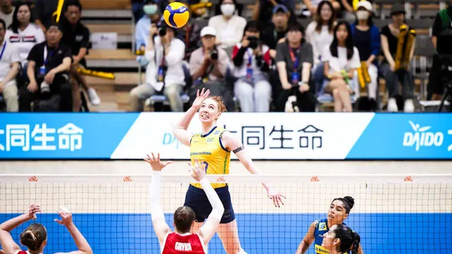 Seleção feminina de vôlei vence a Polônia por 3 a 1, conquista a sétima vitória consecutiva e assegura a vice-liderança na Liga das Nações 2025.