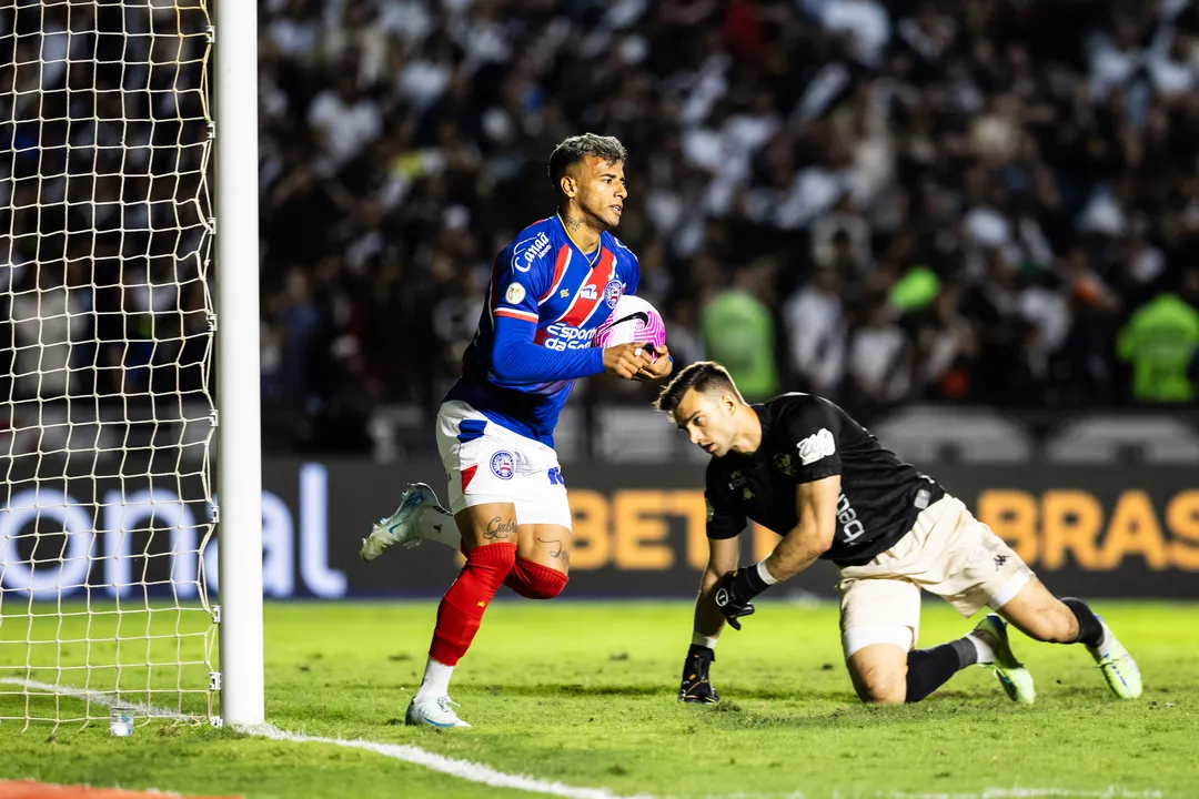 Lucho Rodríguez em campo pelo Bahia em São Januário