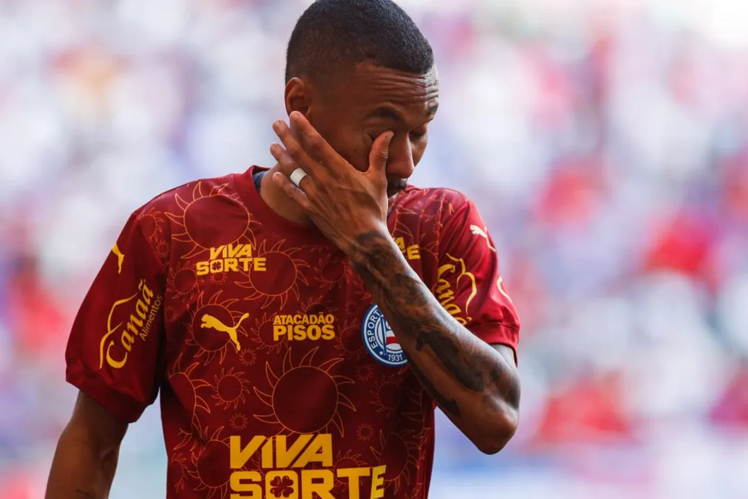 Ademir se lesionou durante Bahia x Santos e preocupa o Departamento Médico do Tricolor. Já são oito atletas em recuperação, aumentando alerta para próximos jogos.