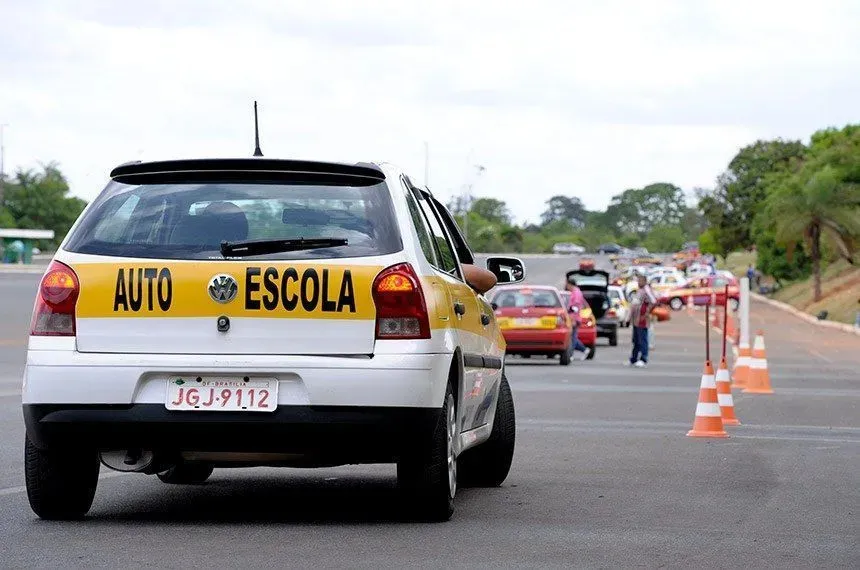 Imagem ilustrativa da imagem CNH sem autoescola é avanço ou retrocesso?