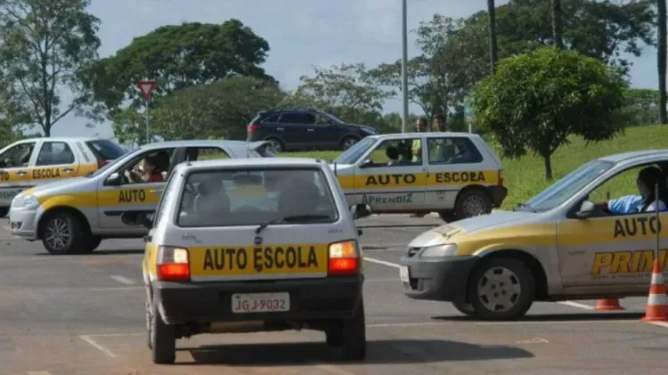 Objetivo da medida é "democratizar o acesso da população" à licença