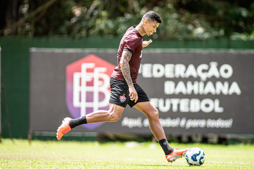 Zagueiro Camutanga em treino desta quinta-feira, 28
