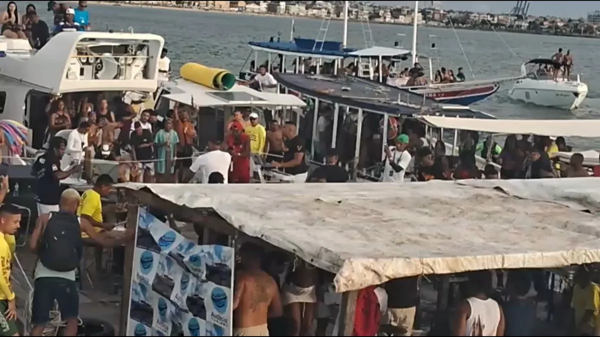 Fãs da banda lotaram o barco no evento