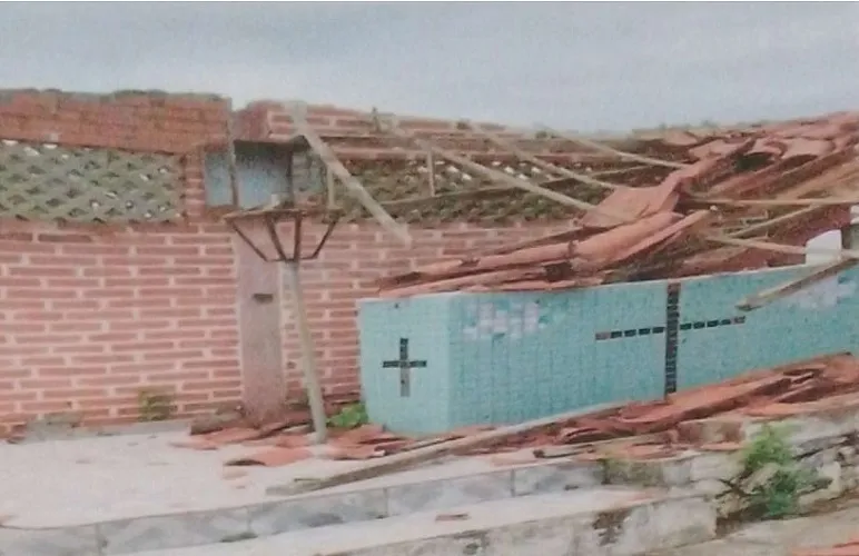 Cruzeirinho, como é conhecido, foi construído pelo povoado local e cumpre funções religiosa e social