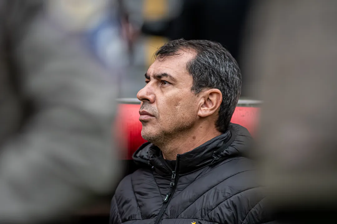 Fábio Carille fez sua estreia pelo Vitória neste sábado, 12