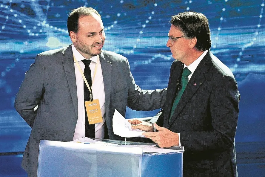 Carlos Bolsonaro e seu pai