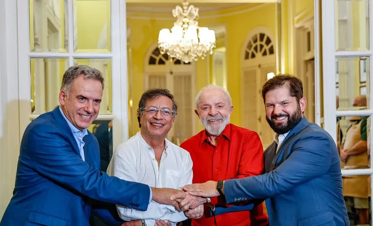 Yamandu Orsi (Uruguai), Gustavo Urrego (Colômbia), Lula e Gabriel Boric (Chile): presidente unidos pela democracia