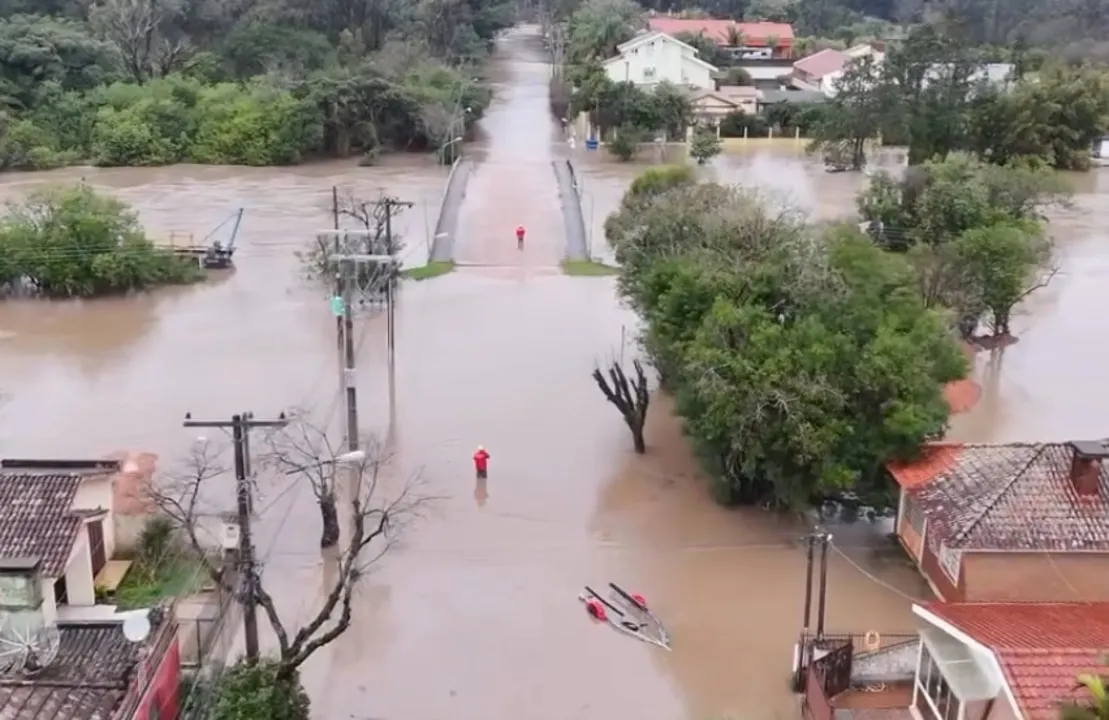 Com a cheia, o Corpo de Bombeiros Militar do estado realizou sete resgates